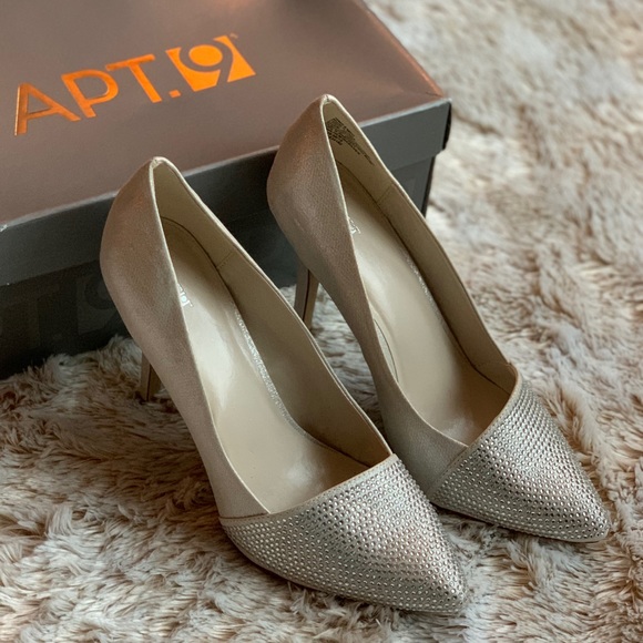 Apt. 9 Shoes - Apt. 9 Ivory & Silver Shoes Size: 9